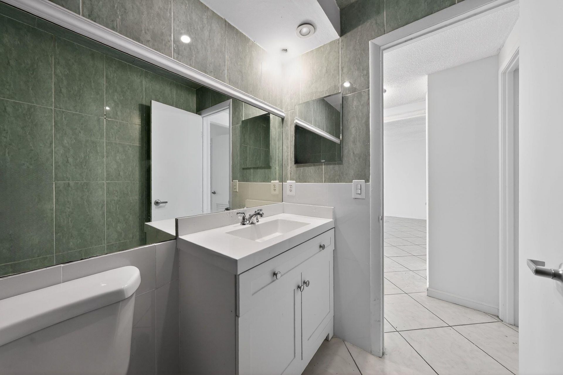 400 Golden Isles Drive, Unit 37, Hallandale Beach, FL 33009 Photo