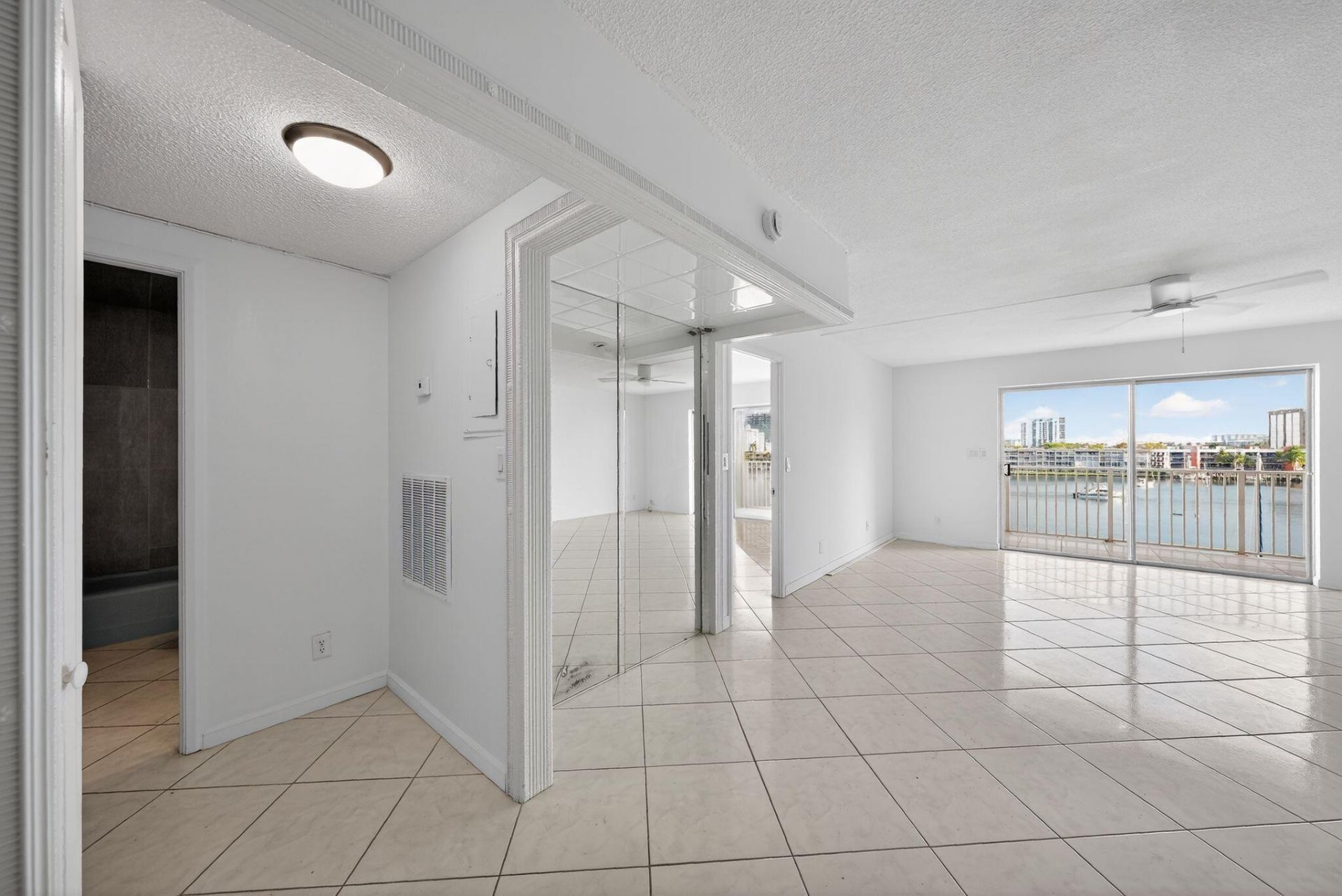 400 Golden Isles Drive, Unit 37, Hallandale Beach, FL 33009 Photo