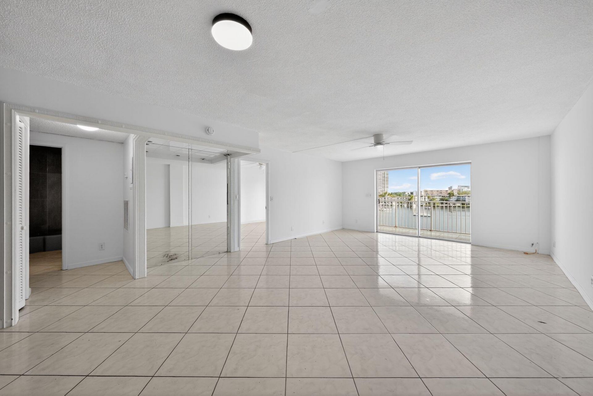 400 Golden Isles Drive, Unit 37, Hallandale Beach, FL 33009 Photo