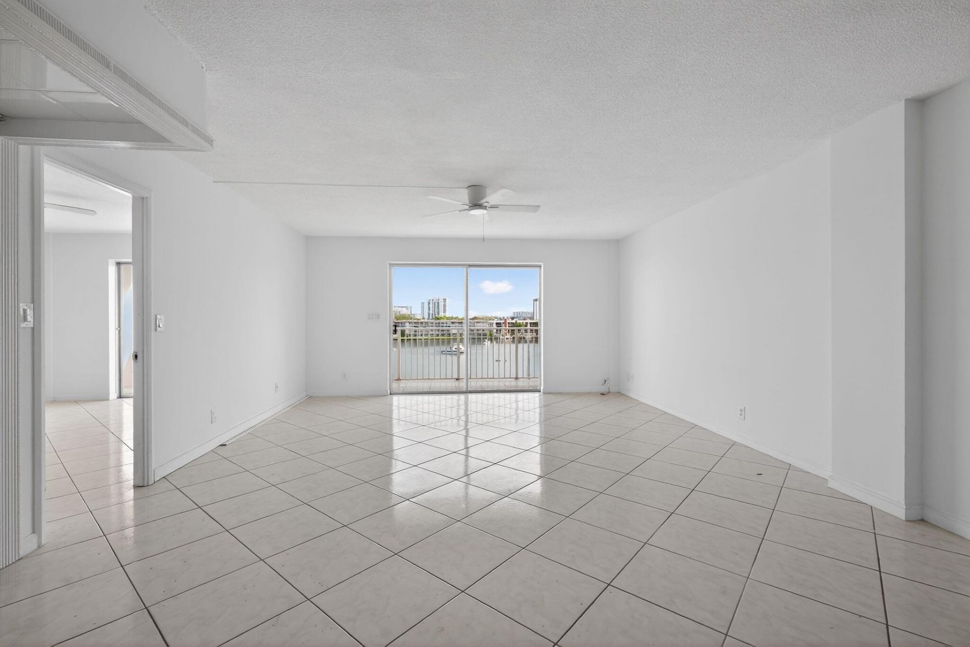 400 Golden Isles Drive, Unit 37, Hallandale Beach, FL 33009 Photo
