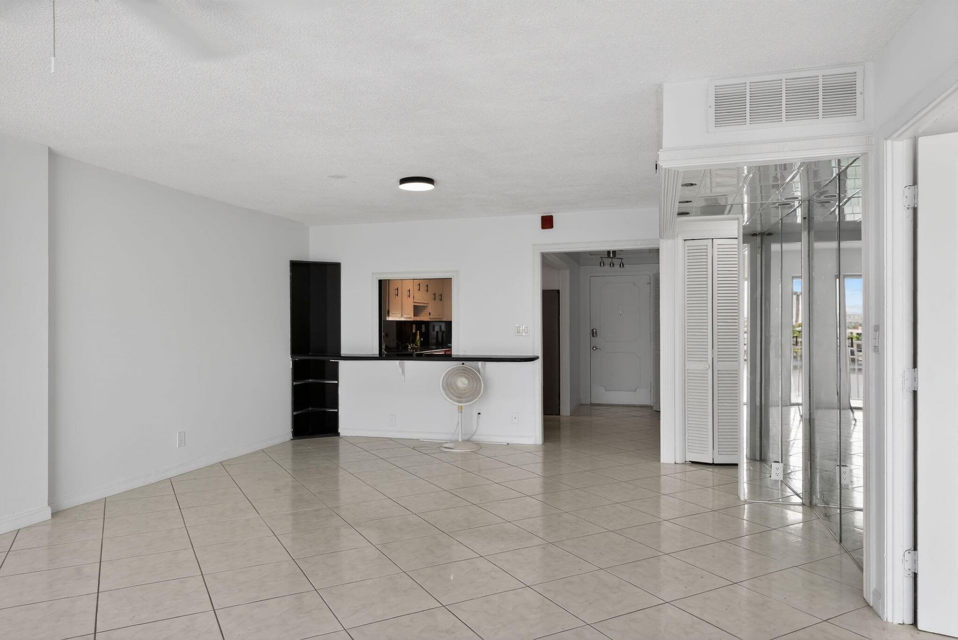 400 Golden Isles Drive, Unit 37, Hallandale Beach, FL 33009 Photo