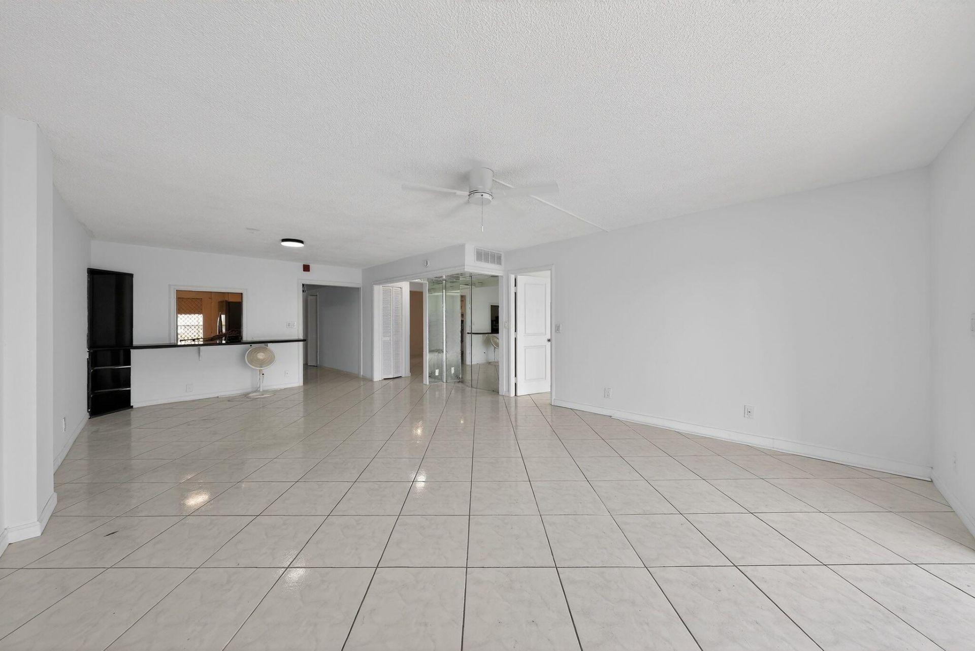 400 Golden Isles Drive, Unit 37, Hallandale Beach, FL 33009 Photo
