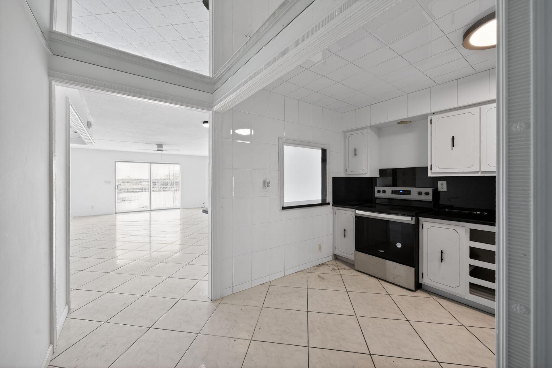 400 Golden Isles Drive, Unit 37, Hallandale Beach, FL 33009 Photo