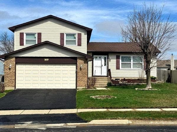 169 Pebble Creek Trail , Carol Stream, IL 60188