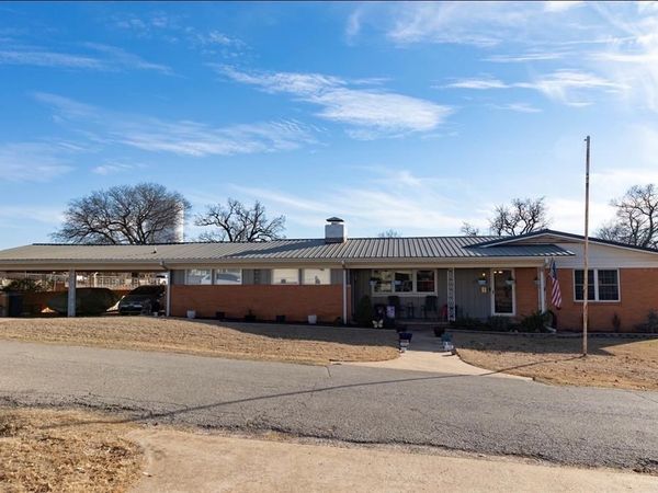 721 E 4th Street, Chandler, OK 74834
