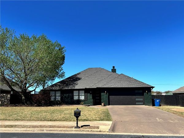 100 NW Apple Blossom , Bentonville, AR 72712