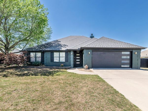 100 NW Apple Blossom, Bentonville, AR 72712