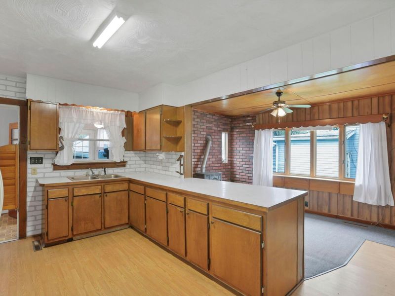 140 S Valley Street, Corning, OH 43730 Photo 7