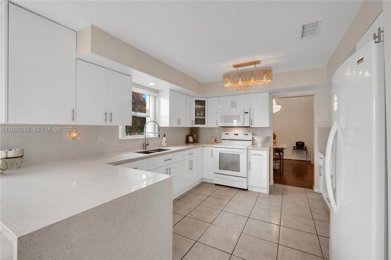 9800 Glacier Dr, Miramar, FL 33025 Photo