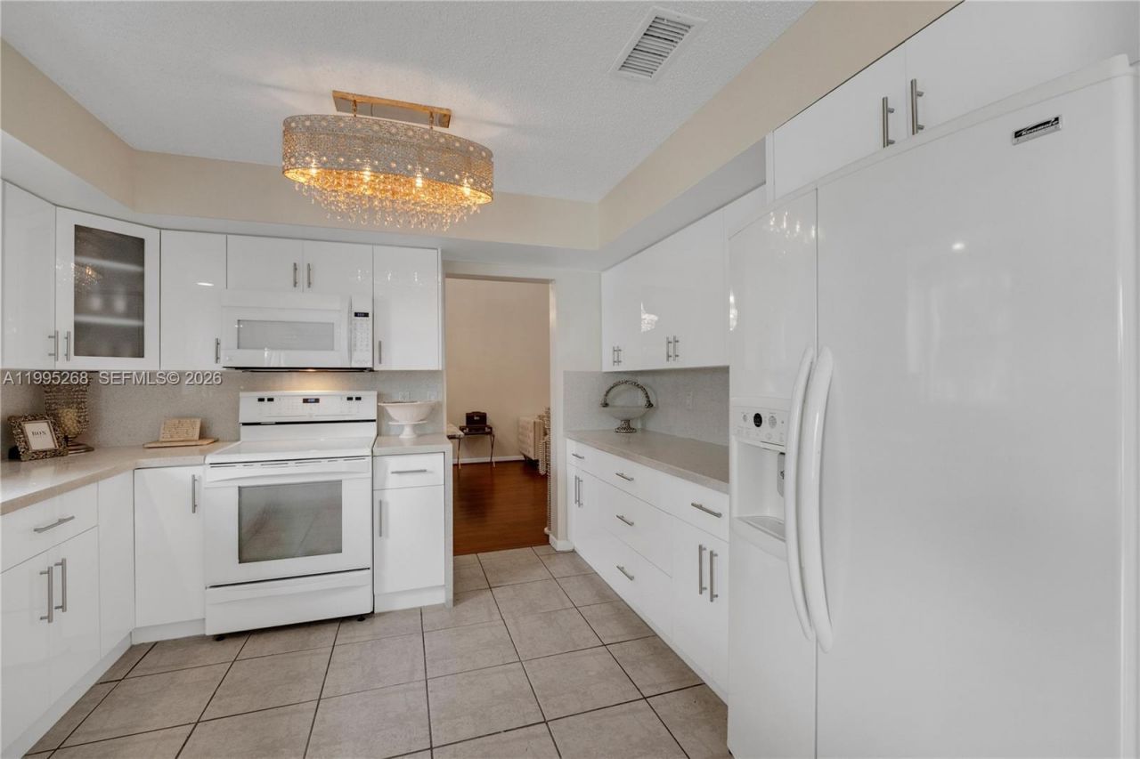 9800 Glacier Dr, Miramar, FL 33025 Photo