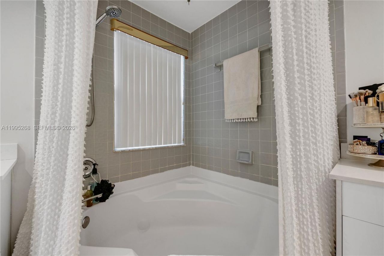 9800 Glacier Dr, Miramar, FL 33025 Photo