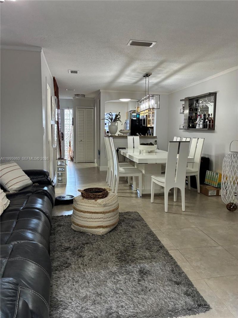 6858 NW 173rd Dr, Unit 305, Hialeah, FL 33015 Photo