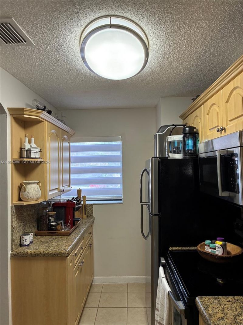 6858 NW 173rd Dr, Unit 305, Hialeah, FL 33015 Photo
