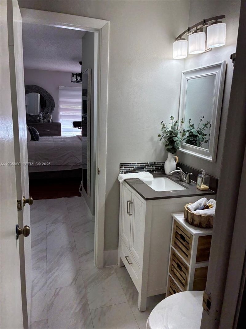 6858 NW 173rd Dr, Unit 305, Hialeah, FL 33015 Photo