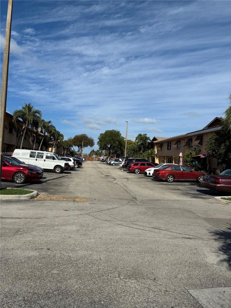 6858 NW 173rd Dr, Unit 305, Hialeah, FL 33015 Photo
