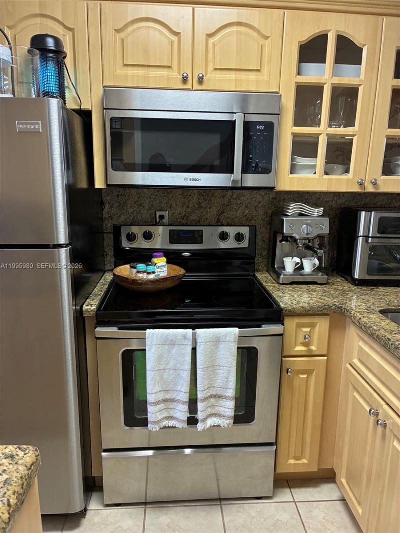 6858 NW 173rd Dr, Unit 305, Hialeah, FL 33015 Photo