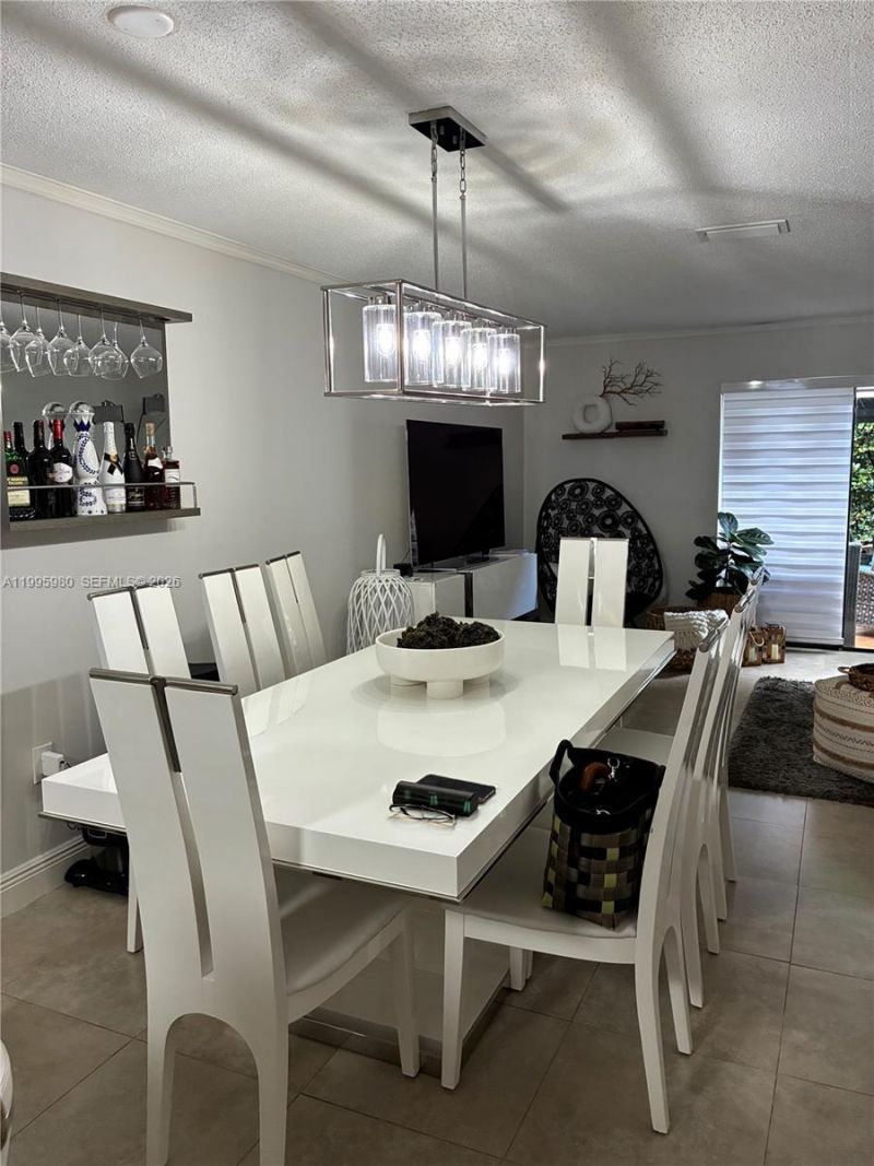 6858 NW 173rd Dr, Unit 305, Hialeah, FL 33015 Photo