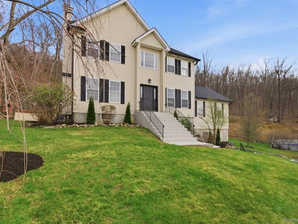41 Hickory Road , Sloatsburg, NY 10974