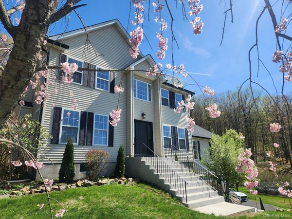 41 Hickory Road, Sloatsburg, NY 10974