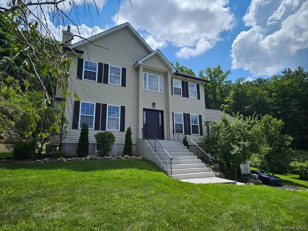 41 Hickory Road, Sloatsburg, NY 10974