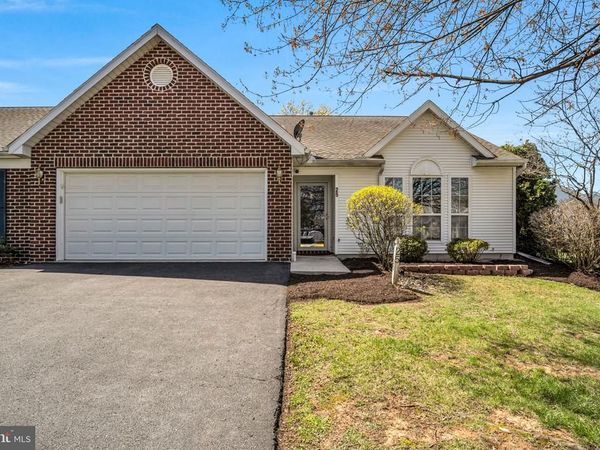 25 GREENFIELD DRIVE, CARLISLE, PA 17015