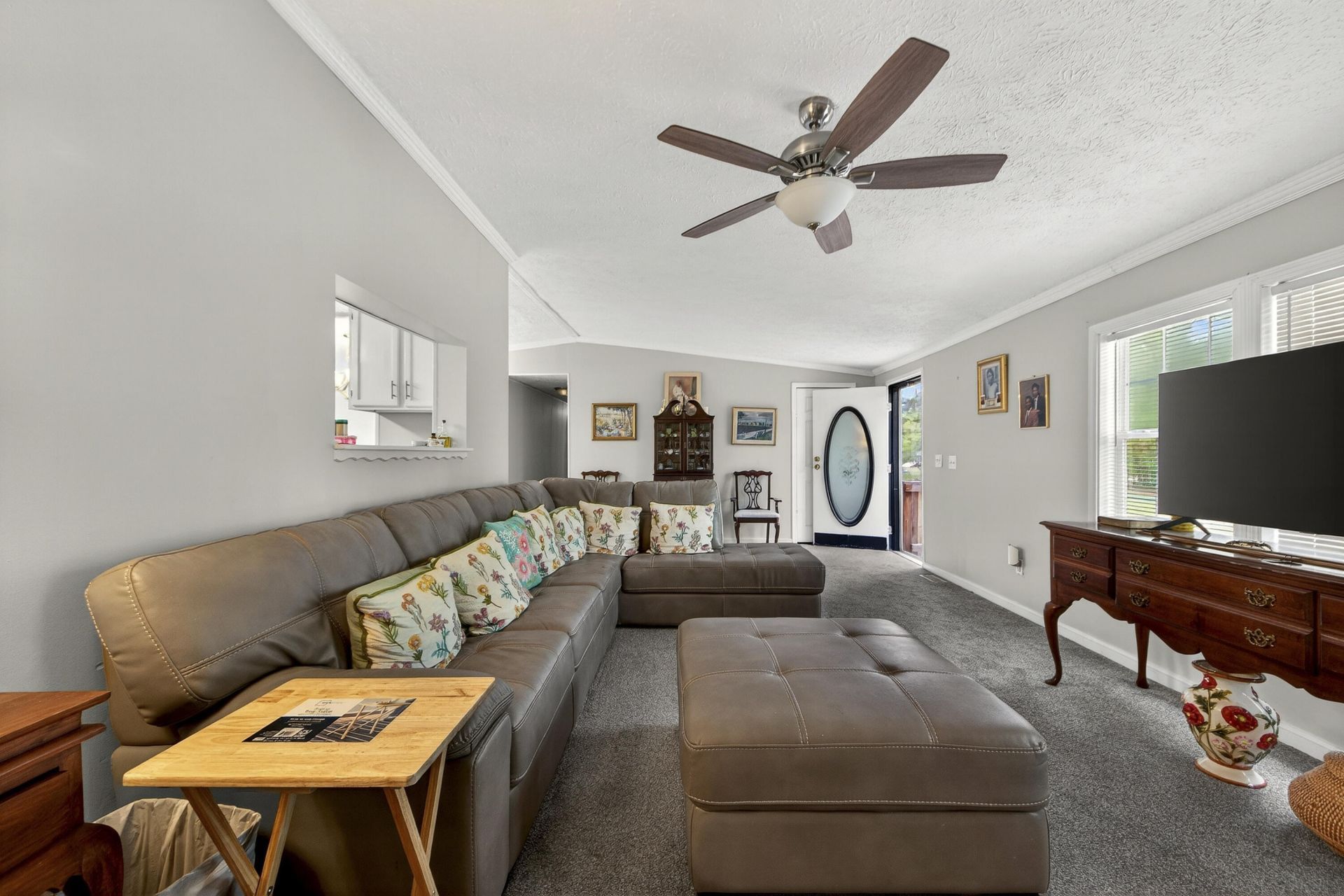 1093 Tobacco Road Photo 3