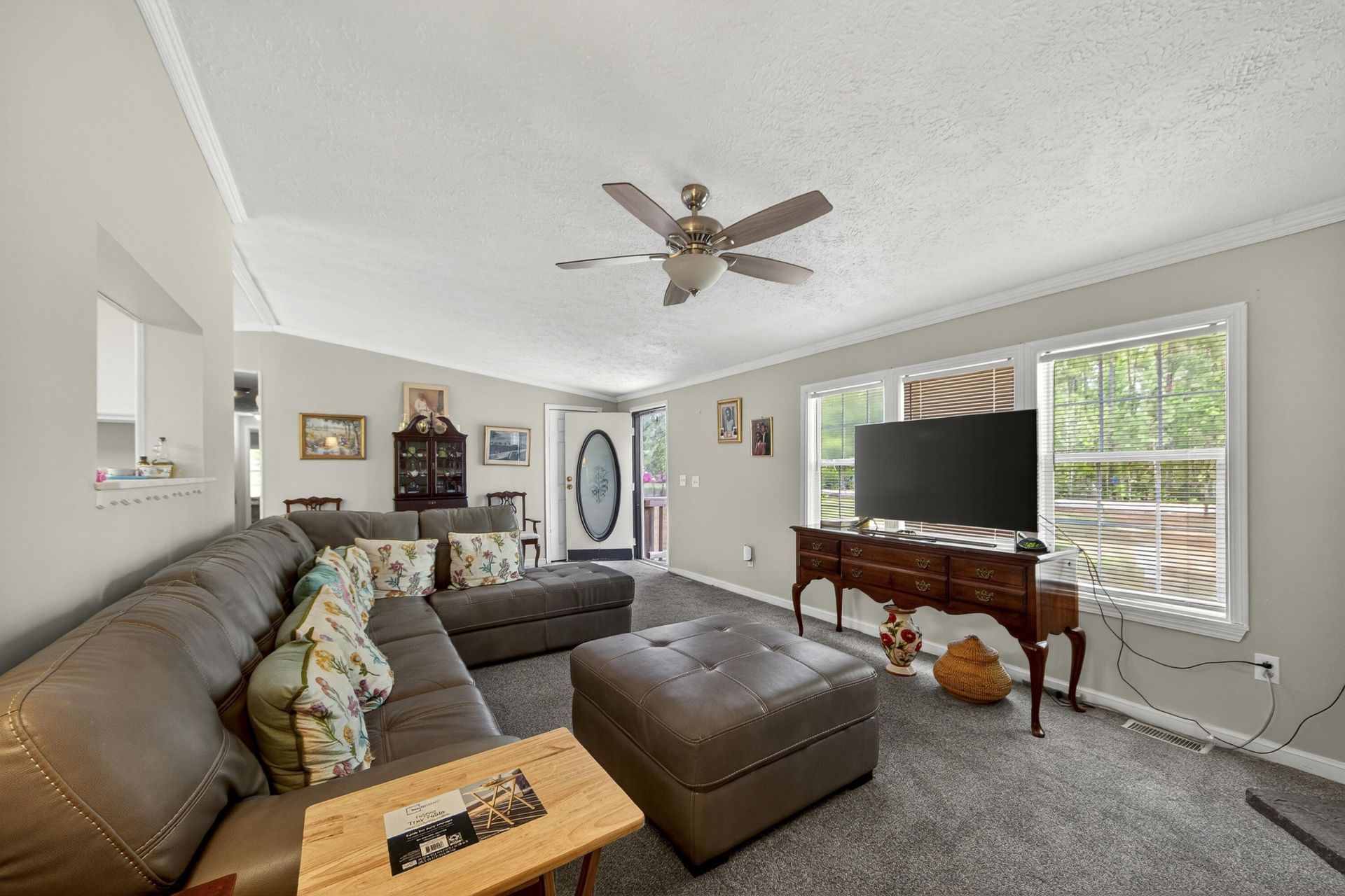 1093 Tobacco Road Photo 4