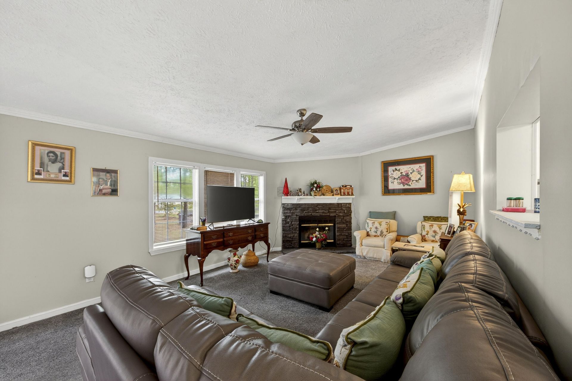 1093 Tobacco Road Photo 4