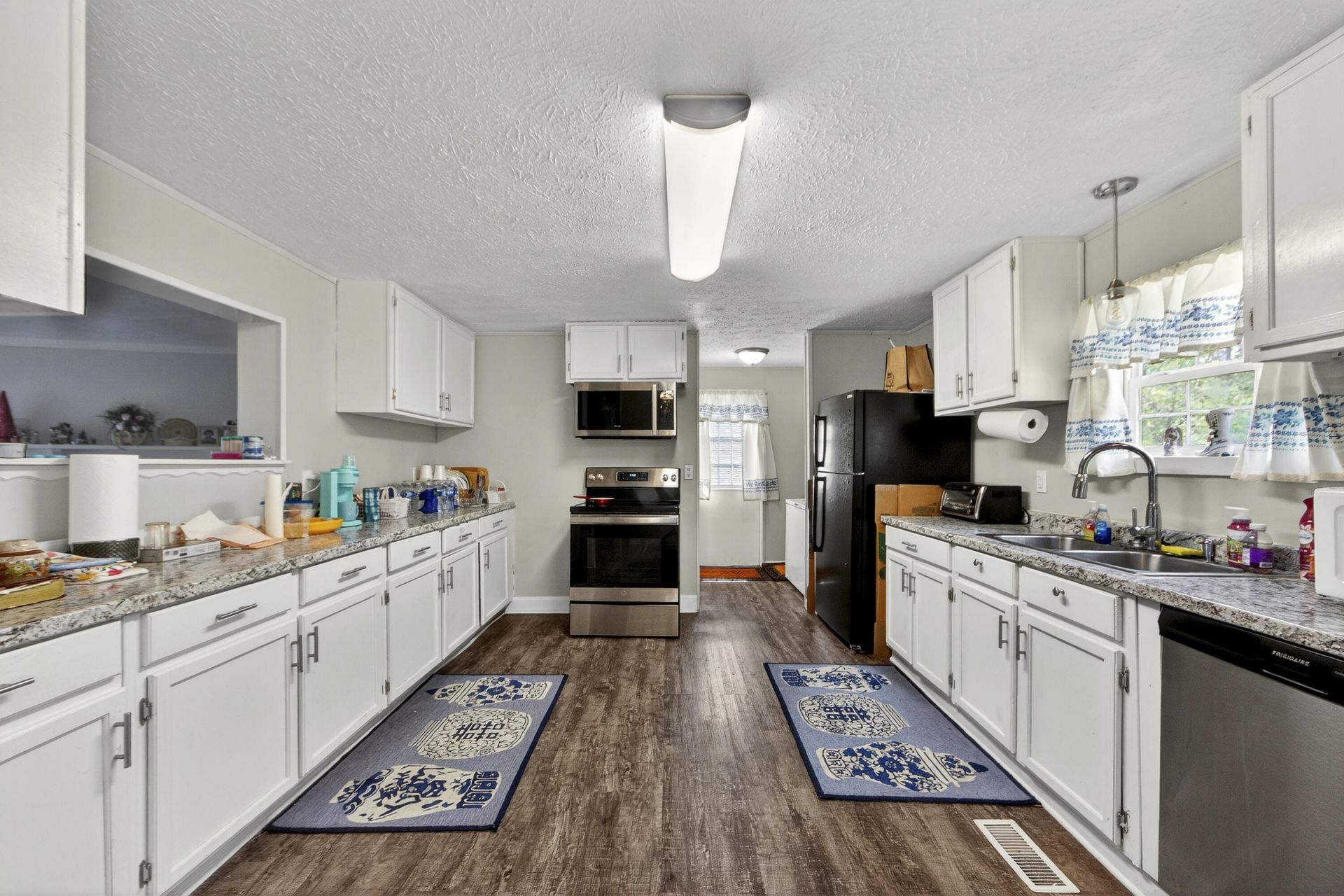 1093 Tobacco Road Photo 6