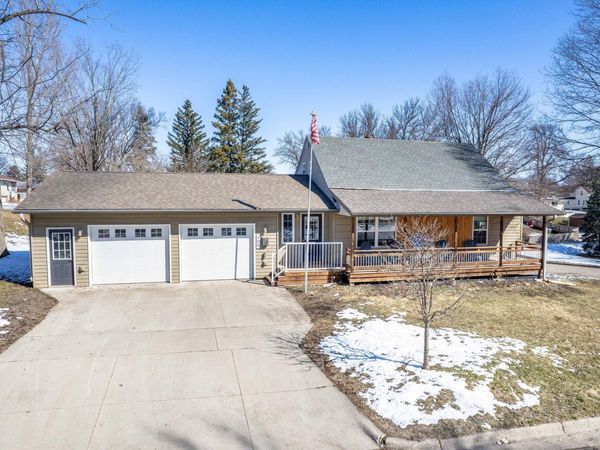 400 W Douglas Avenue, Fergus Falls, MN 56537