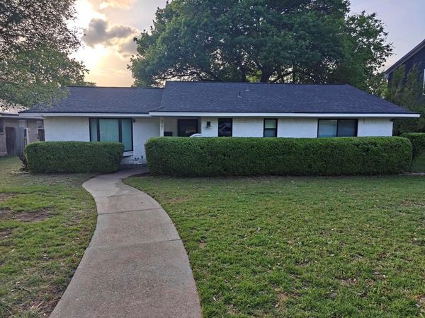 337 Merribrook Trail , Duncanville, TX 75116