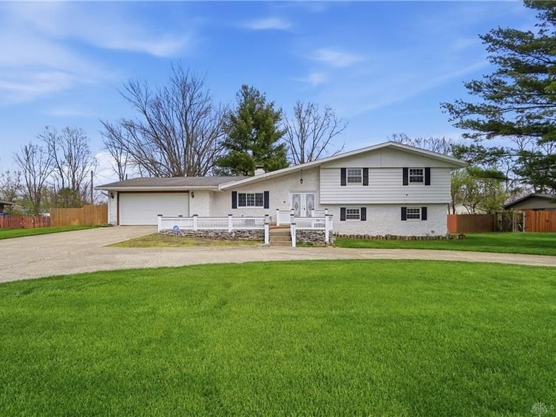 2535 Valdina Drive, Beavercreek, OH 45434 Photo 2