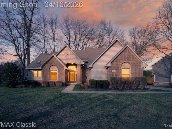 7394 Water Oaks, West Bloomfield Twp, MI 48324