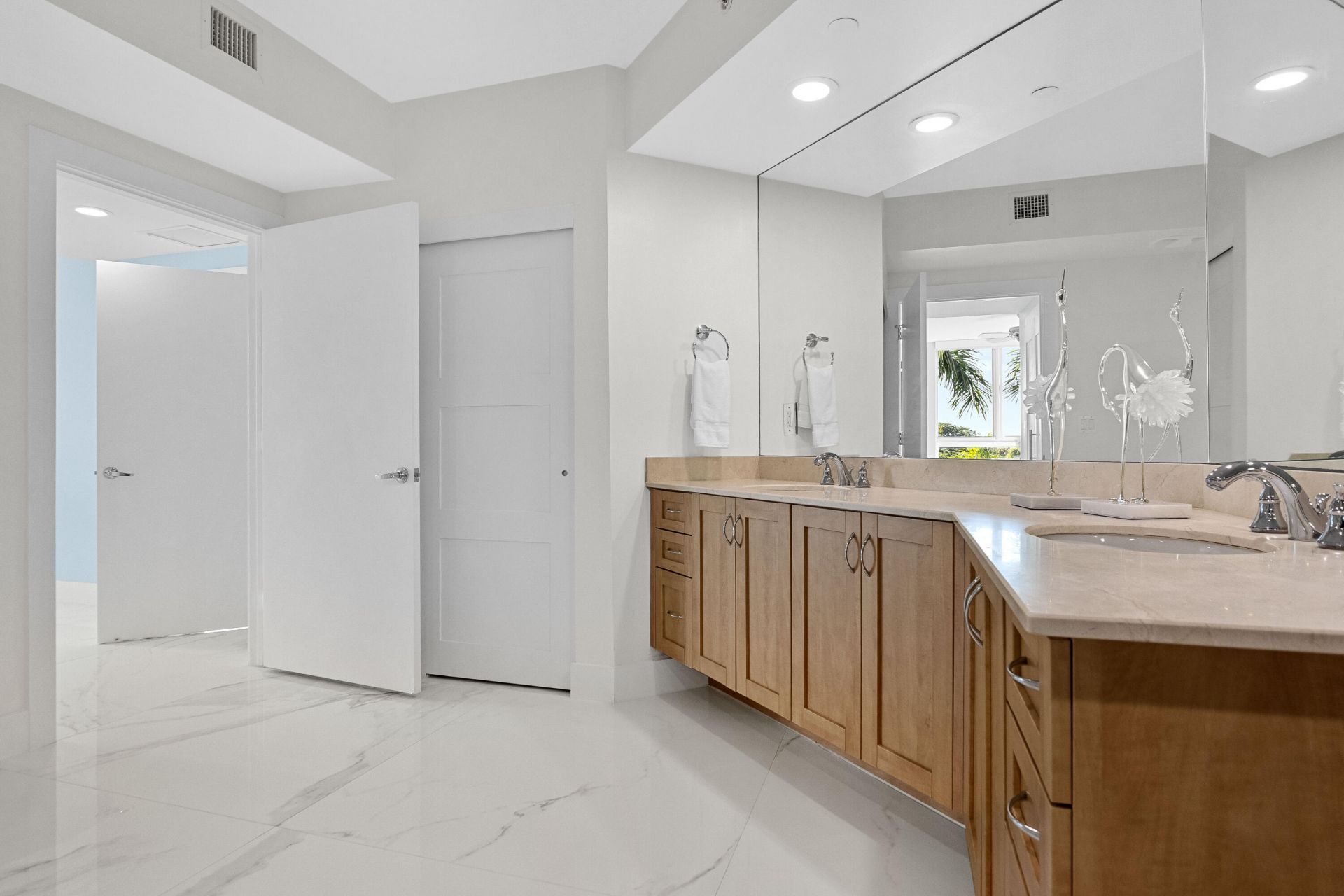 2821 N Ocean Boulevard, Unit 405s, Fort Lauderdale, FL 33308 Photo