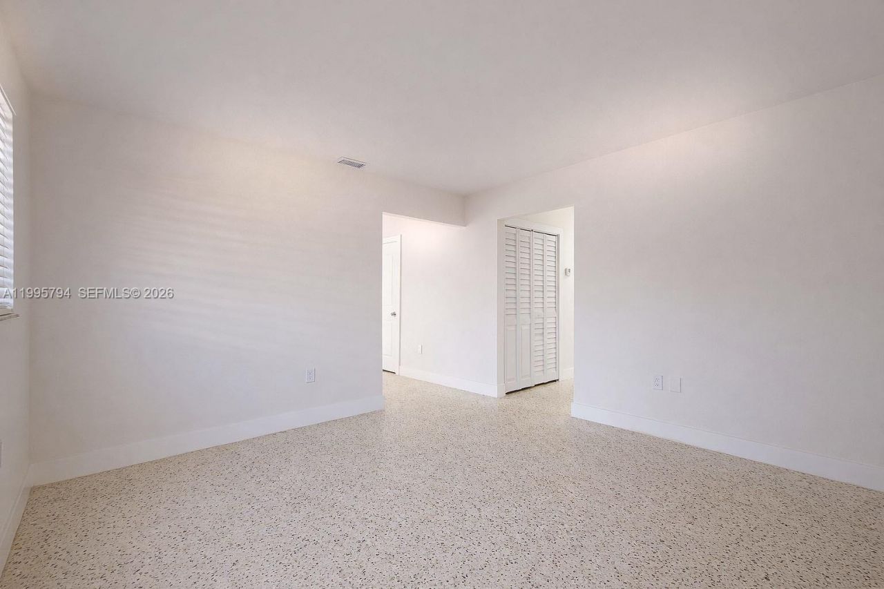 2436 NW 11th St, Unit 2436, Miami, FL 33125 Photo