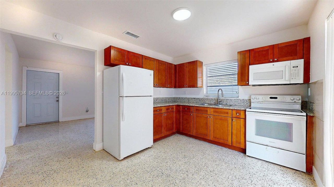 2436 NW 11th St, Unit 2436, Miami, FL 33125 Photo