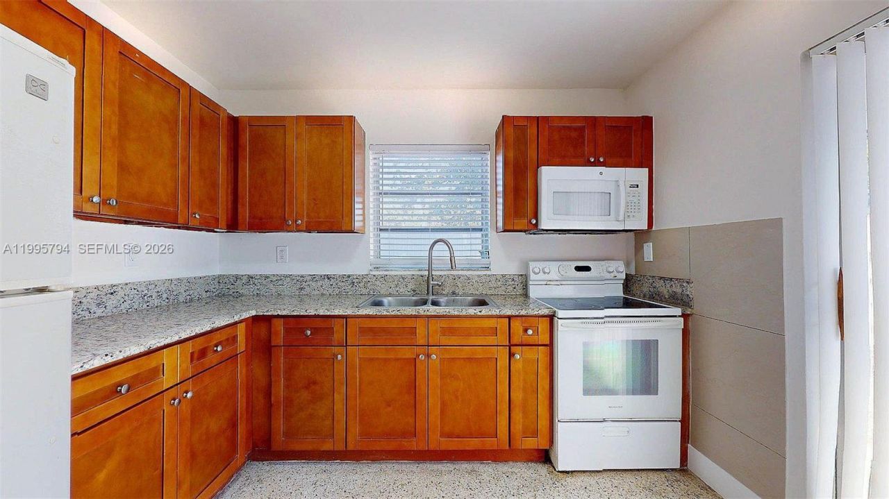 2436 NW 11th St, Unit 2436, Miami, FL 33125 Photo