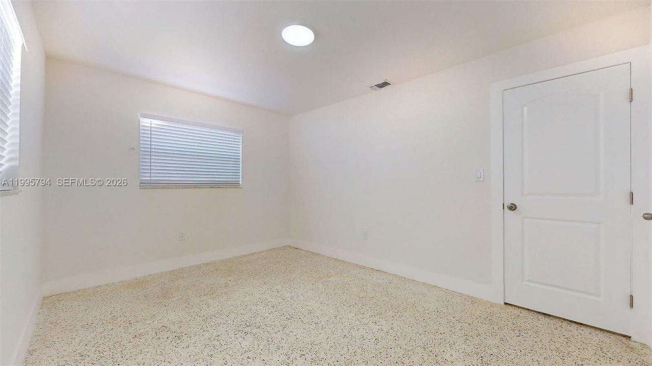 2436 NW 11th St, Unit 2436, Miami, FL 33125 Photo