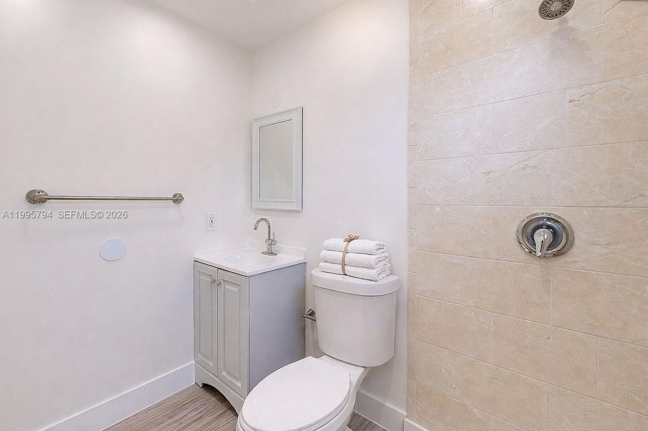 2436 NW 11th St, Unit 2436, Miami, FL 33125 Photo