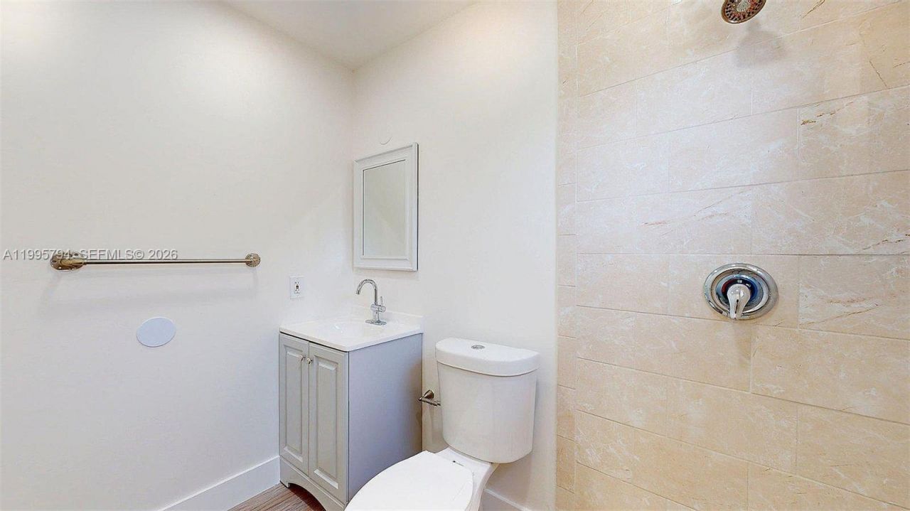 2436 NW 11th St, Unit 2436, Miami, FL 33125 Photo