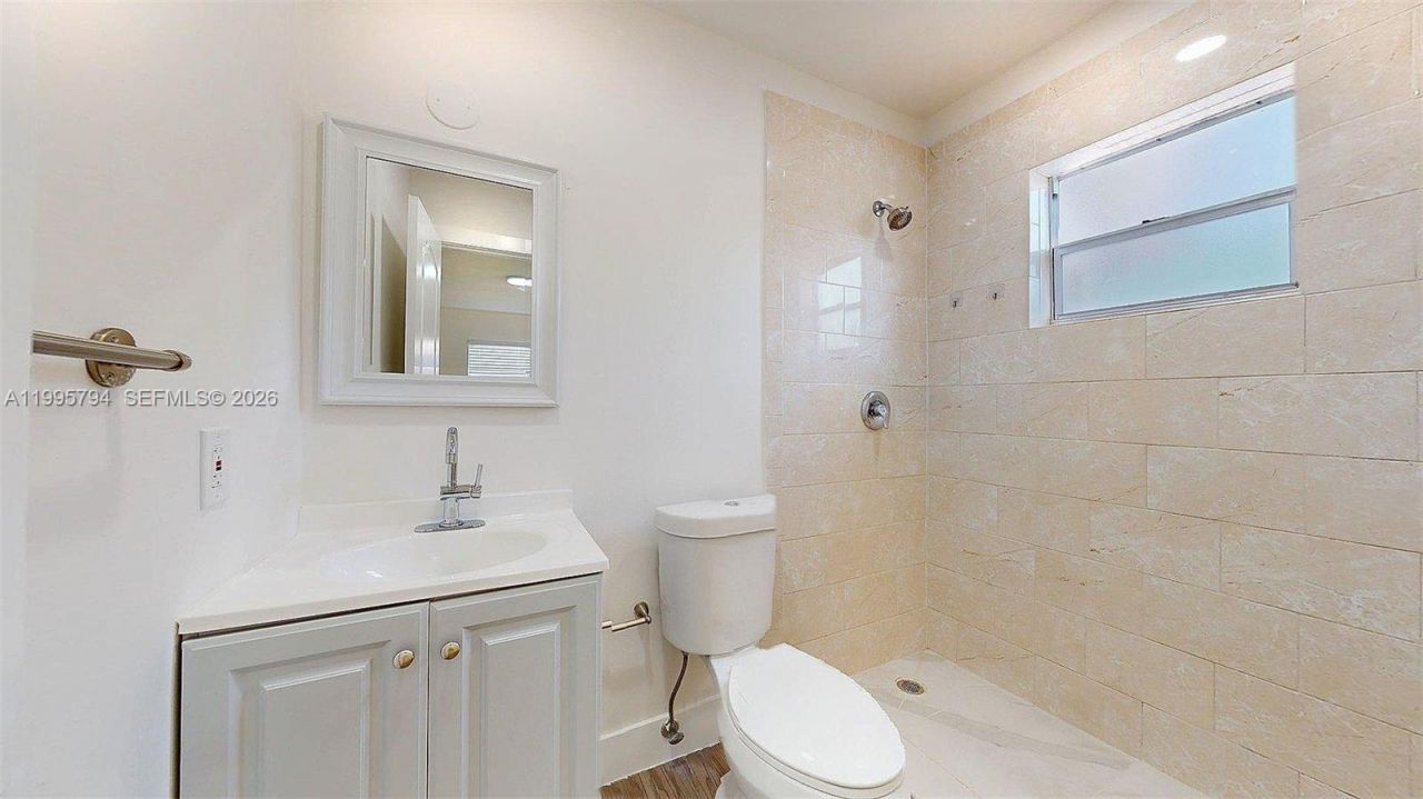 2436 NW 11th St, Unit 2436, Miami, FL 33125 Photo