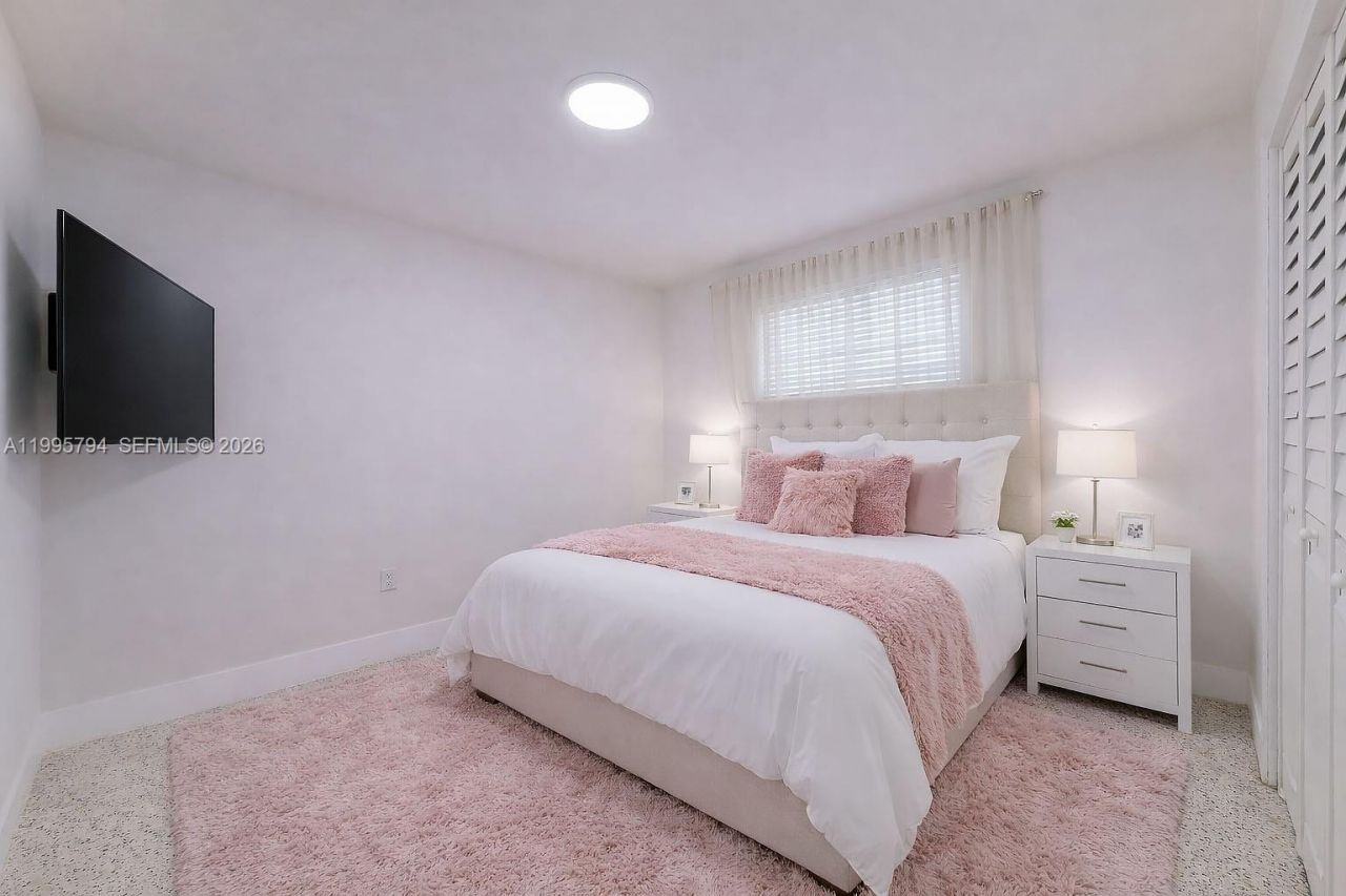 2436 NW 11th St, Unit 2436, Miami, FL 33125 Photo