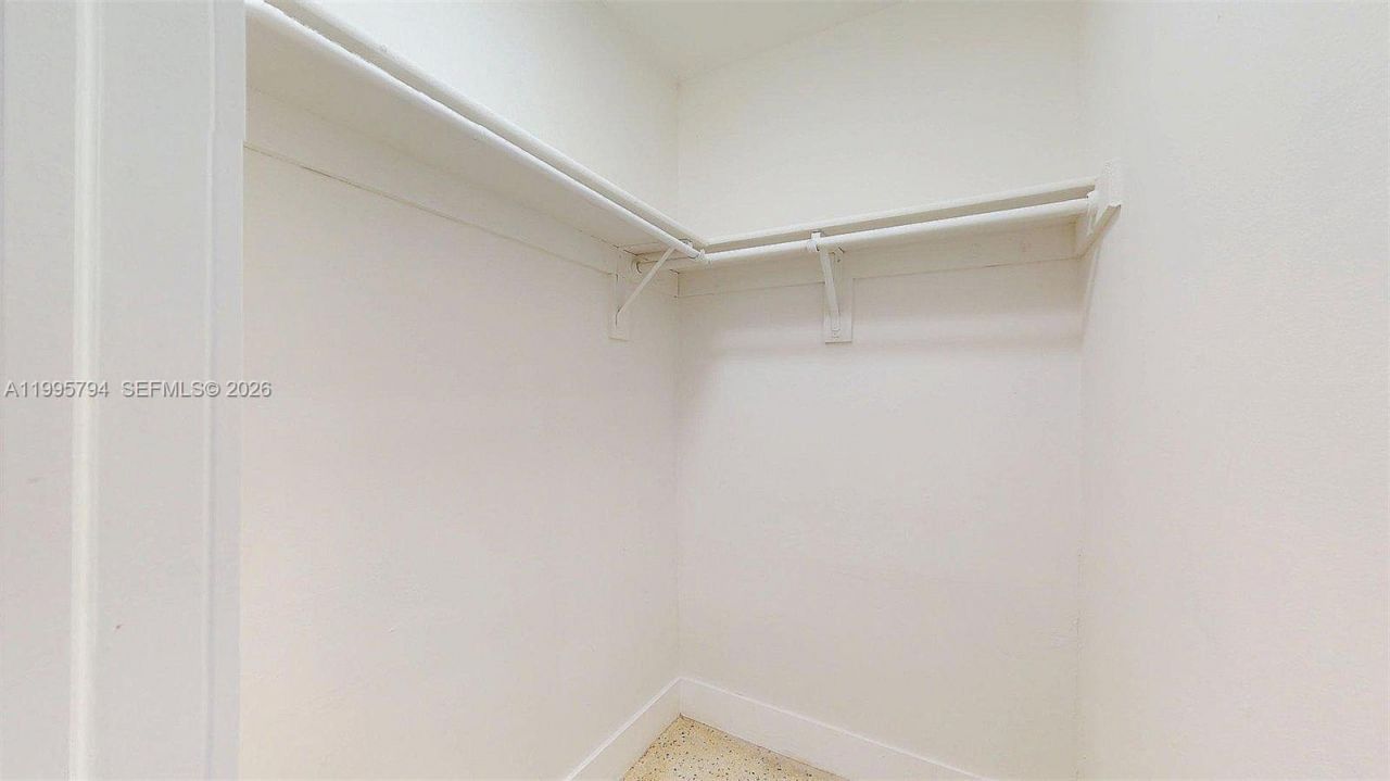 2436 NW 11th St, Unit 2436, Miami, FL 33125 Photo