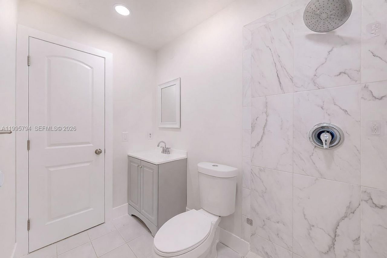 2436 NW 11th St, Unit 2436, Miami, FL 33125 Photo