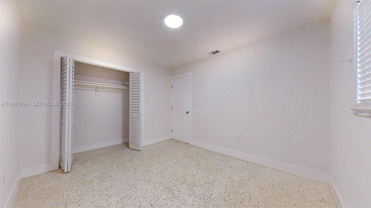 2436 NW 11th St, Unit 2436, Miami, FL 33125 Photo