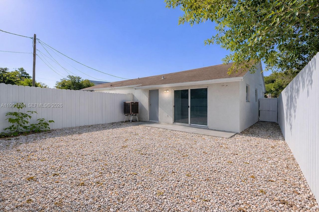 2436 NW 11th St, Unit 2436, Miami, FL 33125 Photo