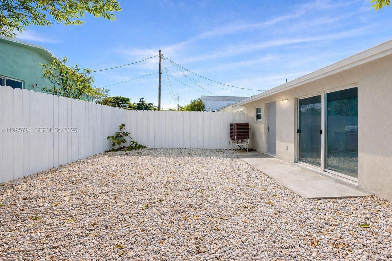 2436 NW 11th St, Unit 2436, Miami, FL 33125 Photo