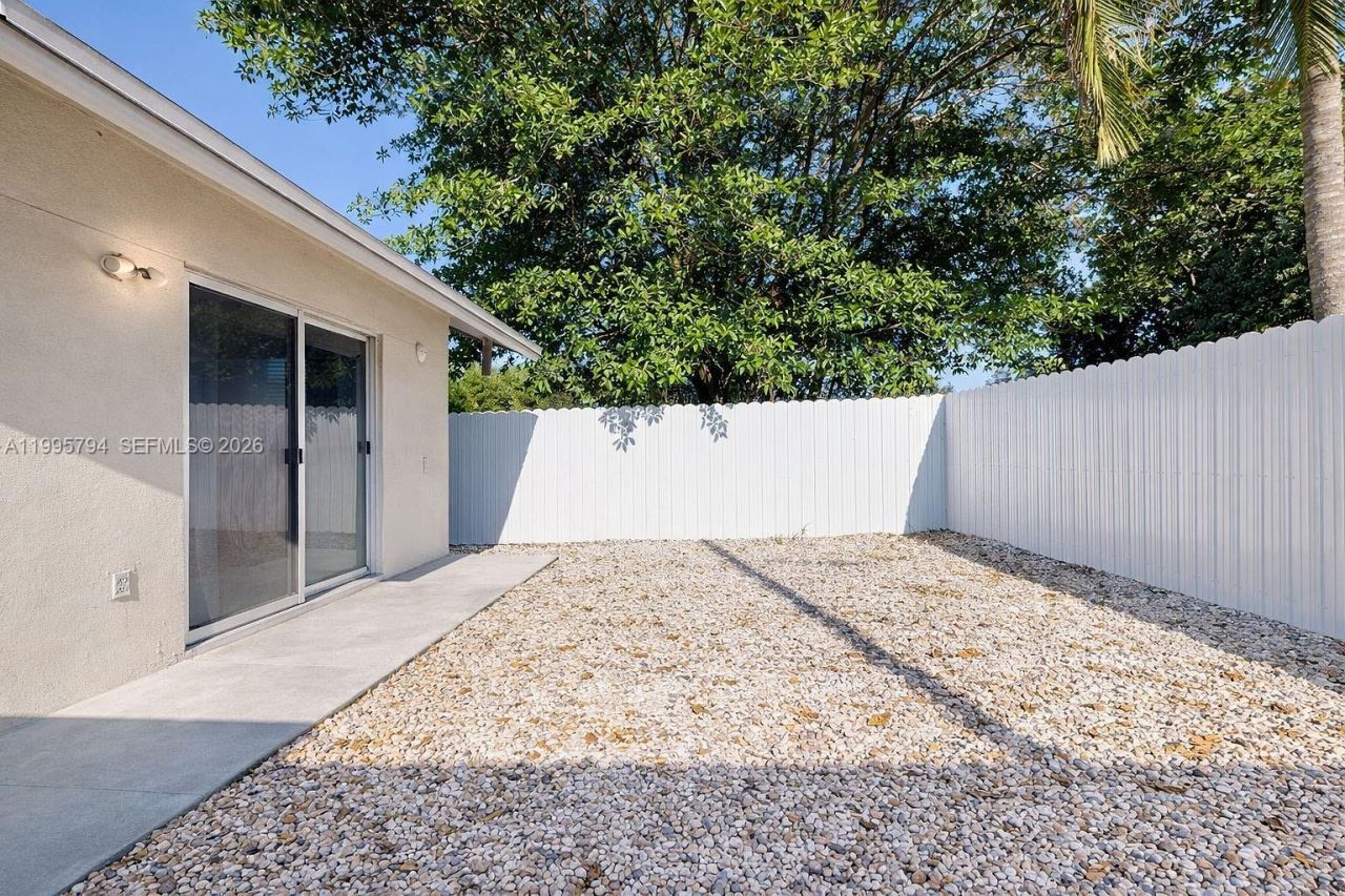 2436 NW 11th St, Unit 2436, Miami, FL 33125 Photo