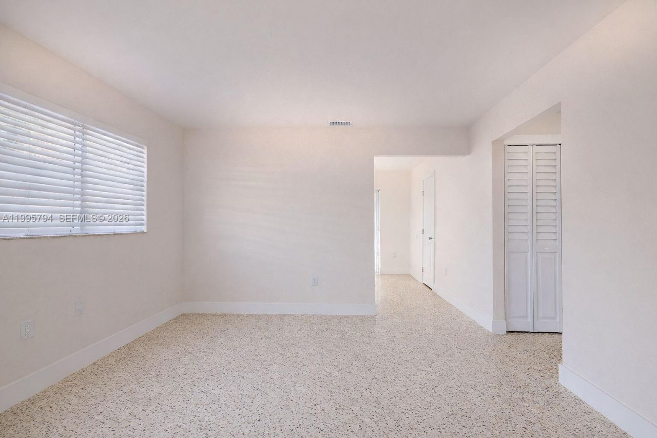 2436 NW 11th St, Unit 2436, Miami, FL 33125 Photo