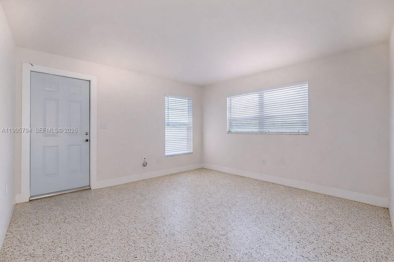 2436 NW 11th St, Unit 2436, Miami, FL 33125 Photo